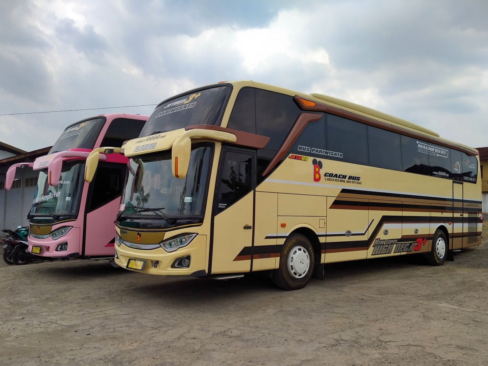 sewa bus lombok